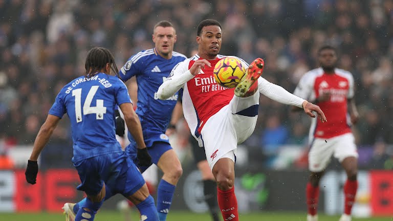 TRỰC TIẾP bóng đá Leicester vs Arsenal (0-0): Sterling so tài với Vardy - Ảnh 2.