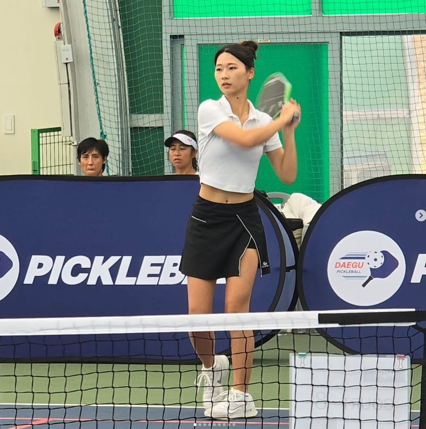 Nhan sắc gây thương nhớ của tay vợt pickleball hàng đầu Hàn Quốc sang Việt Nam thi đấu, được ví là 'sát thủ có gương mặt trẻ thơ' - Ảnh 2.