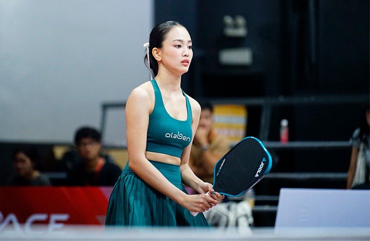 Hoa khôi bóng chuyền thử sức với pickleball, gây 'bão' khi đánh đâu thắng đó, 'gánh' cả đồng đội nam - Ảnh 2.