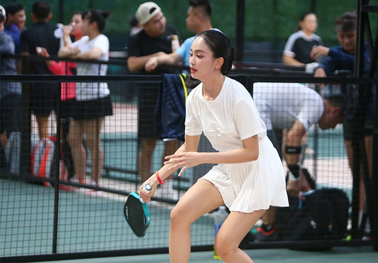 Hoa khôi bóng chuyền thử sức với pickleball, gây 'bão' khi đánh đâu thắng đó, 'gánh' cả đồng đội nam - Ảnh 5.