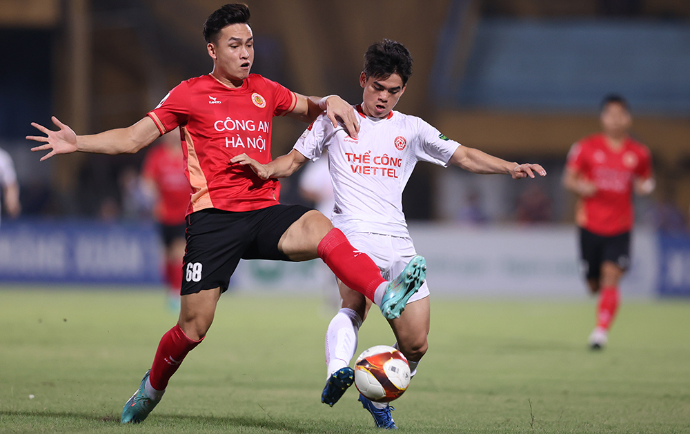 Đấu bù vòng 11 V-League 2024/25: Nhà vô địch lượt đi lộ diện - Ảnh 1.