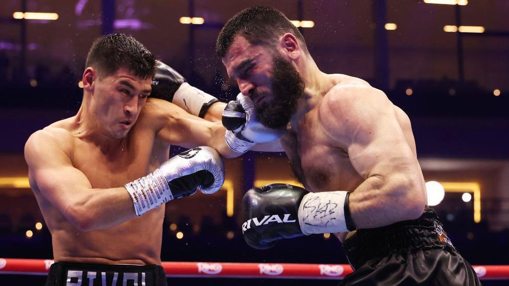 Bivol xuất sắc đánh bại Beterbiev sau 12 hiệp, trở thành nhà vô địch tuyệt đối boxing hạng dưới nặng - Ảnh 1.