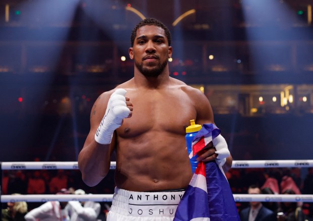 Tyson Fury được kỳ vọng sẽ trở lại sàn đấu để so găng với Anthony Joshua - Ảnh 2.