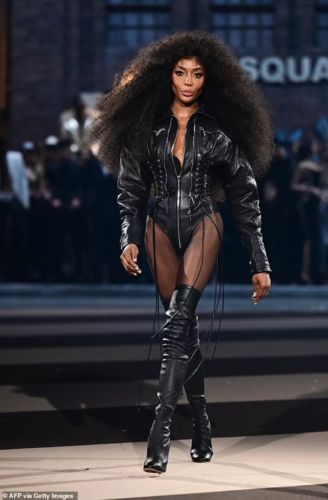 Naomi Campbell 54 Tuổi: Nữ hoàng runway bùng nổ &quot;MFW&quot; - Ảnh 3.