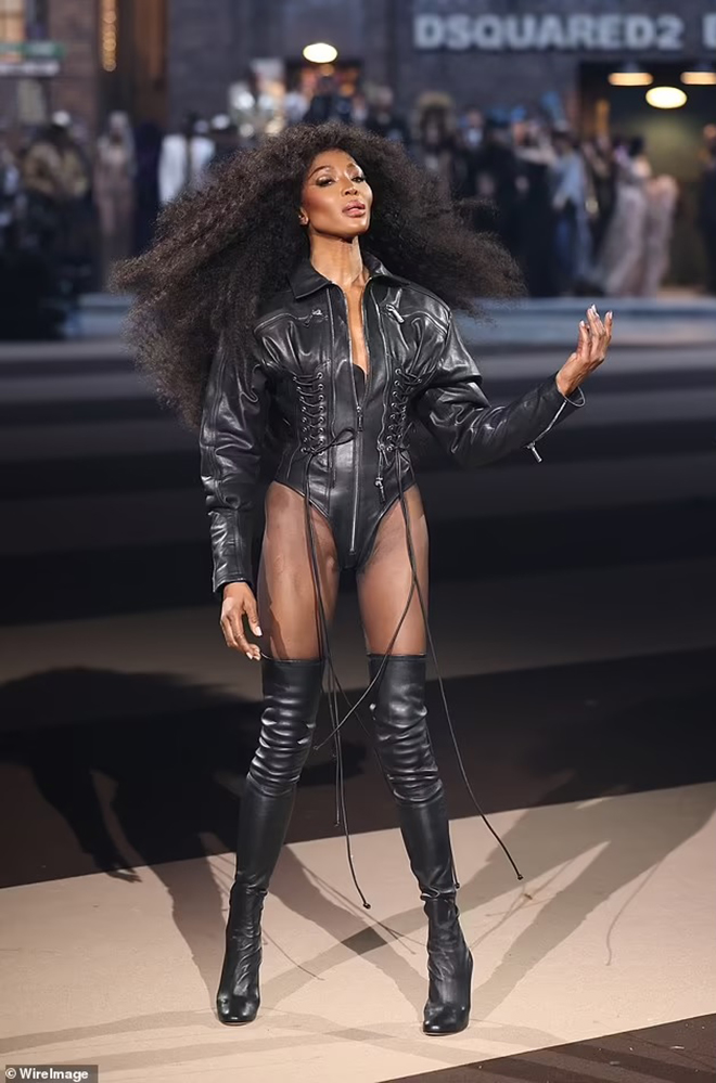 Naomi Campbell 54 Tuổi: Nữ hoàng runway bùng nổ &quot;MFW&quot; - Ảnh 6.