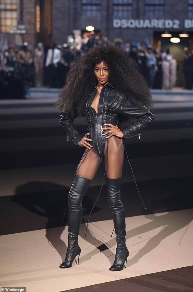 Naomi Campbell 54 Tuổi: Nữ hoàng runway bùng nổ &quot;MFW&quot; - Ảnh 8.