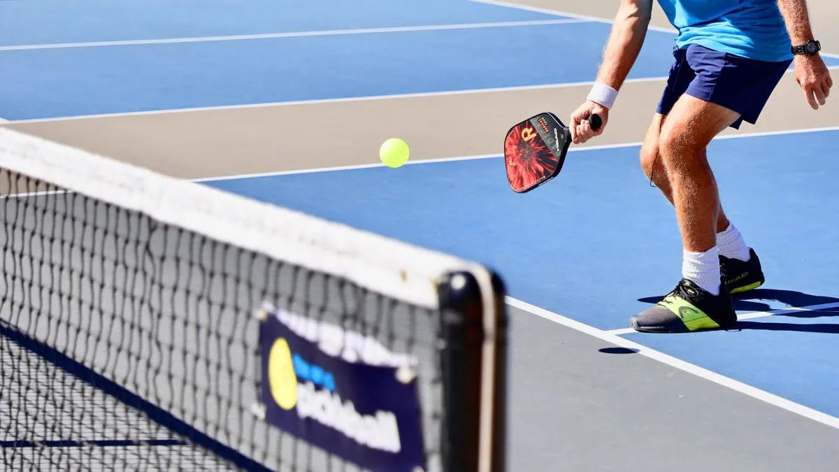 Dấu hiệu và cách phòng tránh đột quỵ khi chơi pickleball