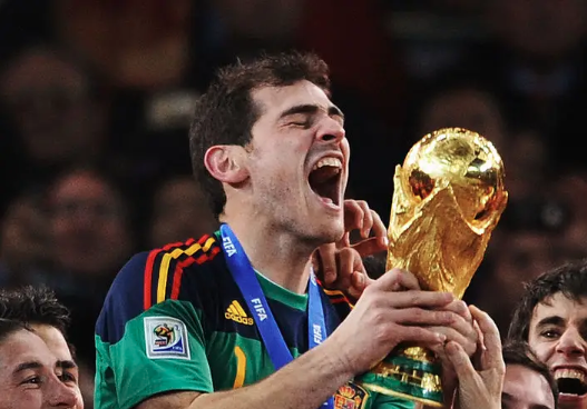 Iker Casillas đáp trả gay gắt tin đồn hẹn hò với ngôi sao phim người lớn - Ảnh 4.