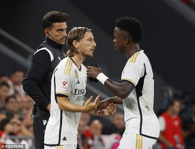 Vinicius bị coi là 'vấn đề' của Real sau màn khẩu chiến với Modric, nguyên nhân tại vì Mbappe? - Ảnh 1.