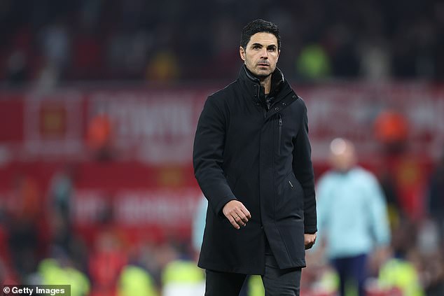 Mikel Arteta nổi trận lôi đình, bỏ ngang phỏng vấn sau trận hòa MU - Ảnh 1.