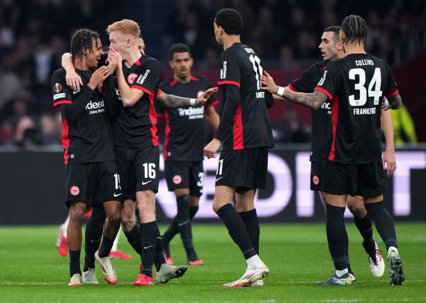 Frankfurt đánh bại Ajax 2-1 ngay trên sân khách ở lượt đi vòng 1/8 cúp C2 Châu Âu