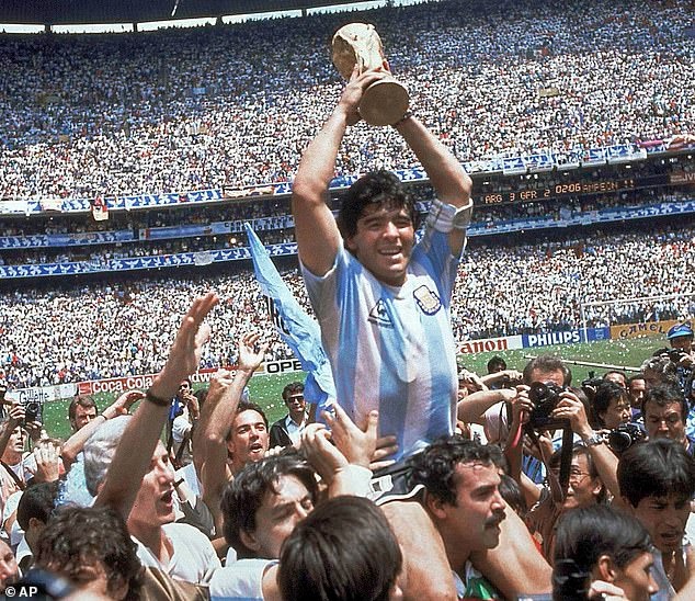 Toàn bộ câu chuyện Diego Maradona nghi 'bị giết'? Công tố viên gây sốc với hình ảnh thi thể và cáo buộc đội ngũ y tế - Ảnh 5.