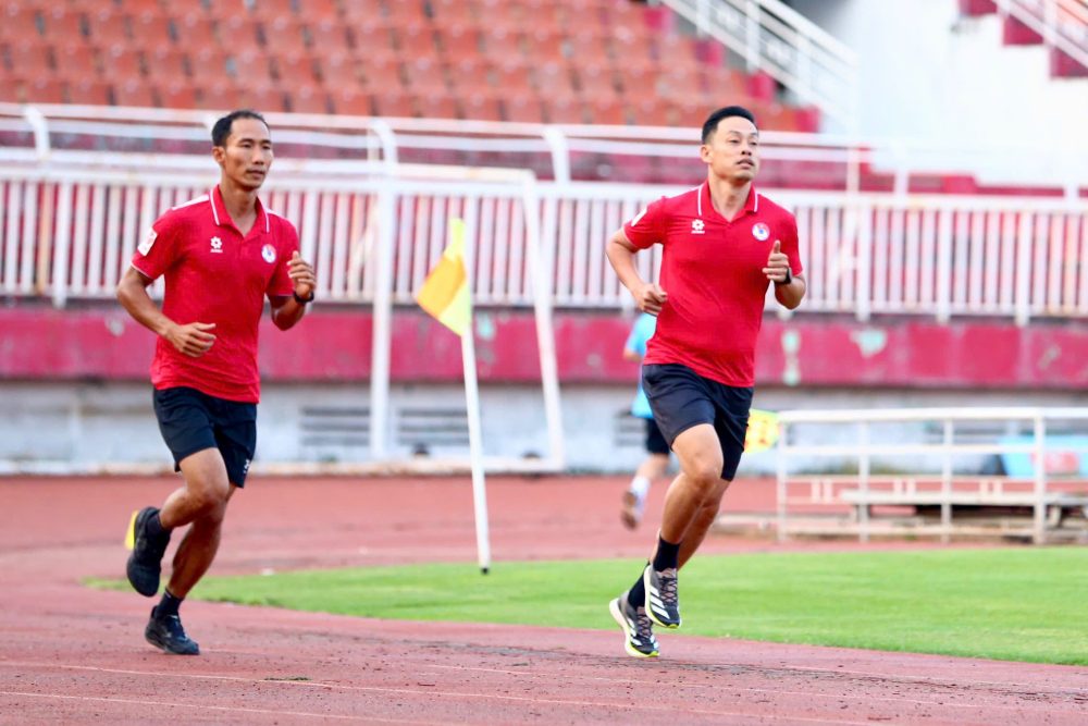 Tin nóng bóng đá Việt hôm nay 17/3: Thủ môn Đình Triệu bình phục chấn thương; Trọng tài V-League bị kỷ luật vượt qua bài kiểm tra thể lực - Ảnh 2.