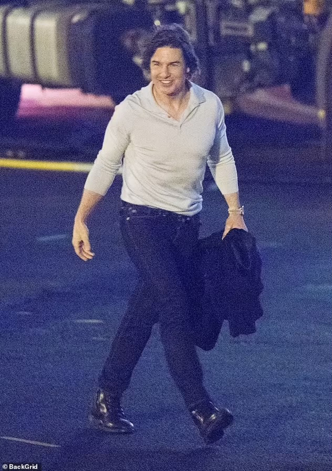 Tom Cruise và Ana De Armas hâm nóng tin đồn tình cảm tại Battersea Heliport - Ảnh 3.