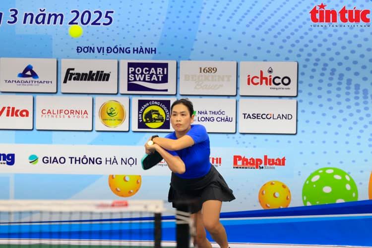 Nữ diễn viên đình đám một thời quen chồng trên sân tennis, sau 20 năm trở thành bạn đánh pickleball - Ảnh 1.