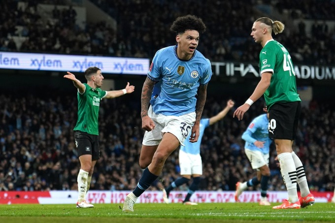 Tài năng trẻ Nico O'Reilly giúp Man City vào tứ kết cúp FA