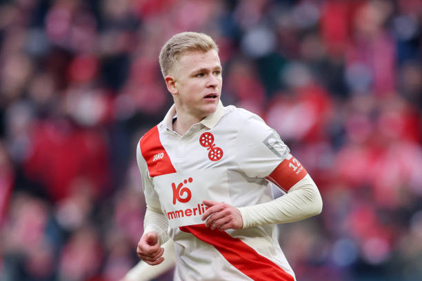 MU theo sát sao trẻ của Mainz Jonathan Burkardt