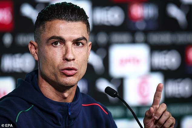 Cristiano Ronaldo lên tiếng sau khi sao MU bắt chước màn ăn mừng đã trở thành thương hiệu - Ảnh 2.