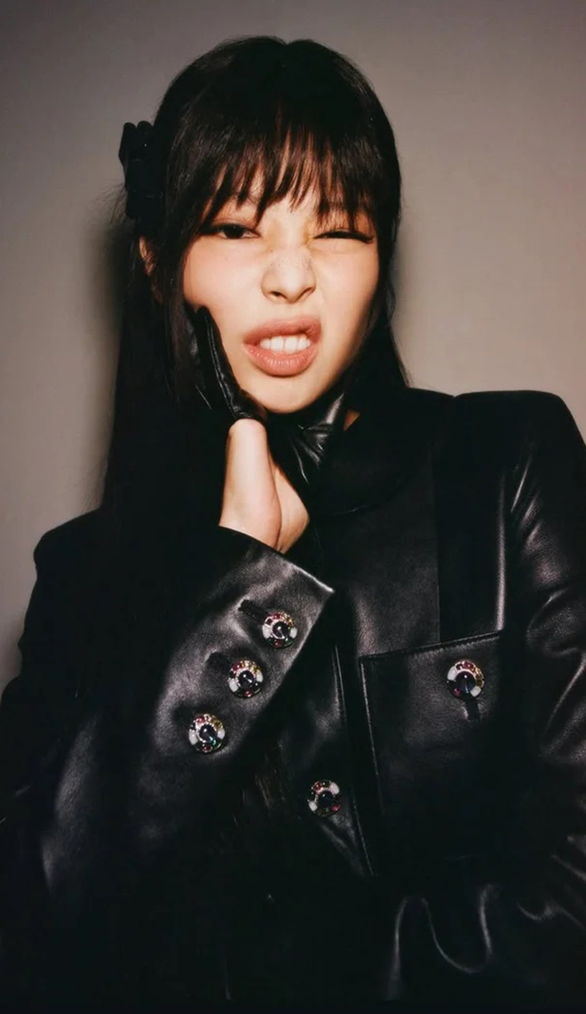 Jennie &quot;hạ gục&quot; mọi ánh nhìn trong bộ ảnh &quot;không quần&quot; đầy táo bạo - Ảnh 6.