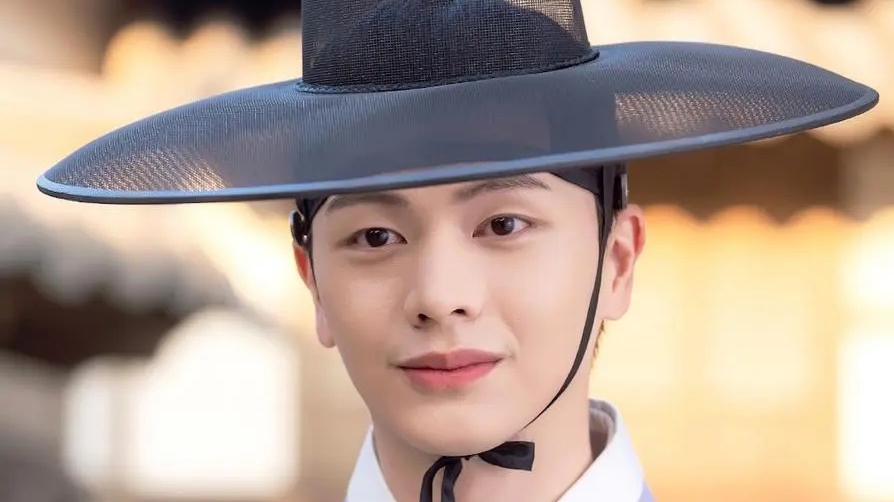 Yook Sung Jae: "Hoàng tử phim giả tưởng" tiếp tục thống trị màn ảnh với "Cung điện ma ám"