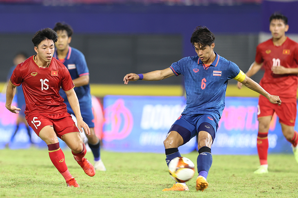 Bóng lăn trên bàn phím: Cộng đồng mạng tranh cãi vì môn bóng đá SEA Games - Ảnh 1.