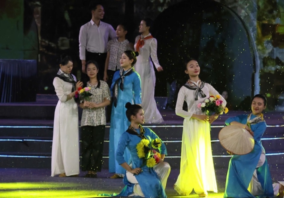 Khúc tráng ca &quot;50 năm đất nước trọn niềm vui&quot; tại Hoàng Thành Thăng Long - Ảnh 4.