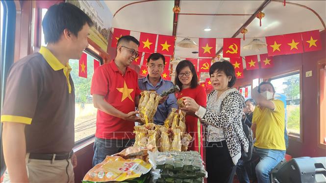 Bình Định đưa vào vận hành chuyến tàu du lịch "hành trình về với đất võ" - Ảnh 6. Bình Định đưa vào vận hành chuyến tàu du lịch "hành trình về với đất võ" - Ảnh 6.