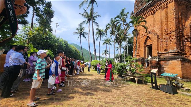 Bình Định đưa vào vận hành chuyến tàu du lịch "hành trình về với đất võ" - Ảnh 8. Bình Định đưa vào vận hành chuyến tàu du lịch "hành trình về với đất võ" - Ảnh 8.