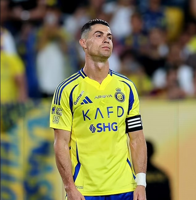 Tương lai Ronaldo bị đặt dấu hỏi lớn sau mùa bóng thất bại ở Tây Á - Ảnh 1. Tương lai Ronaldo bị đặt dấu hỏi lớn sau mùa bóng thất bại ở Tây Á - Ảnh 1.