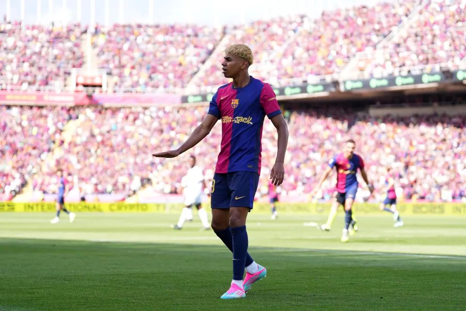 Barca lại đánh bại Real Madrid: Khi Yamal vượt bóng Messi - Ảnh 1. Barca lại đánh bại Real Madrid: Khi Yamal vượt bóng Messi - Ảnh 1.
