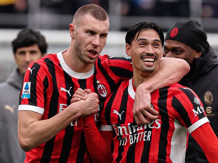 Cuộc đua Top 4: “Điên” đến mức Milan cũng có cơ hội - Ảnh 1. Cuộc đua Top 4: “Điên” đến mức Milan cũng có cơ hội - Ảnh 1.