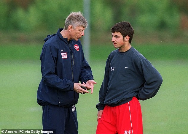 Fabregas được khen là 'đứa con thực thụ của Wenger' với màn phân tích xuất sắc trên truyền hình - Ảnh 1.