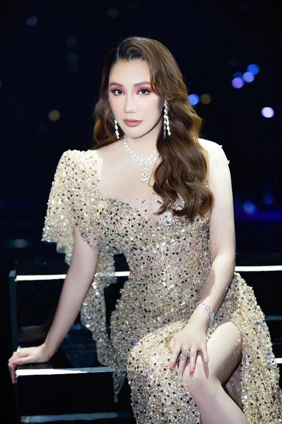 Hồ Quỳnh Hương kết hôn với bạn trai sau 5 năm hẹn hò - Ảnh 2. Hồ Quỳnh Hương kết hôn với bạn trai sau 5 năm hẹn hò - Ảnh 2.