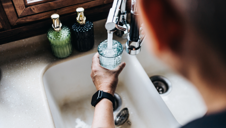 Thêm một bang của Mỹ cấm sử dụng fluoride trong nước sinh hoạt - Ảnh 1.