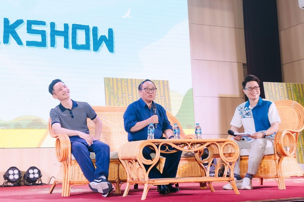 Nhà thơ Trần Đăng Khoa &quot;xin… lạy&quot; sinh viên trường Đại học Khoa học Xã hội và Nhân văn vì điều này - Ảnh 2.