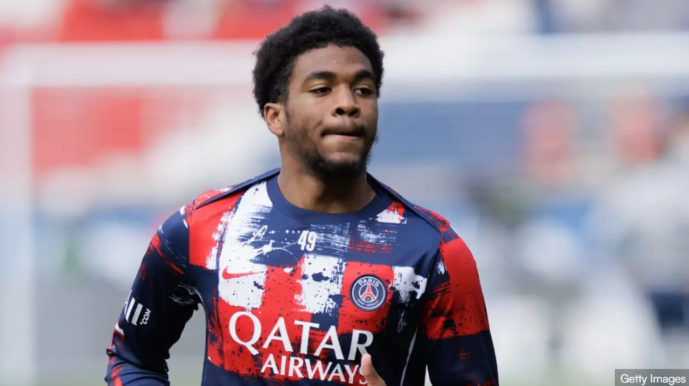 Mbaye đi vào lịch sử PSG khi trở thành cầu thủ trẻ nhất đá chính trong một trận đấu chính thức cho PSG, khi mới 16 tuổi 205 ngày