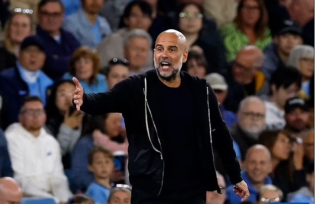 Guardiola bức xúc với lịch thi đấu, khẳng định Man City gặp khó ở cuộc đua giành vé C1 - Ảnh 1.