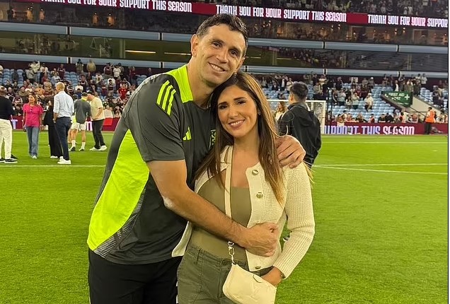 Ngôi sao giúp Messi vô địch World Cup bật khóc khi chuẩn bị nói lời chia tay - Ảnh 2.