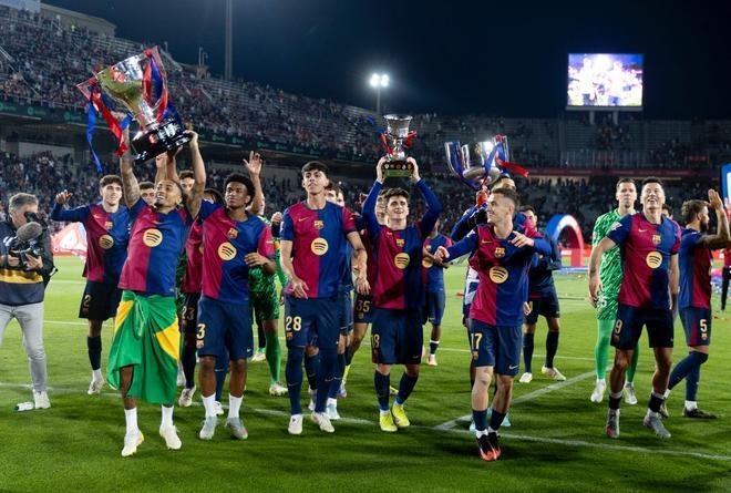 Villarreal khiến bữa tiệc vô địch của Barcelona không còn 'trọn vẹn' - Ảnh 3.