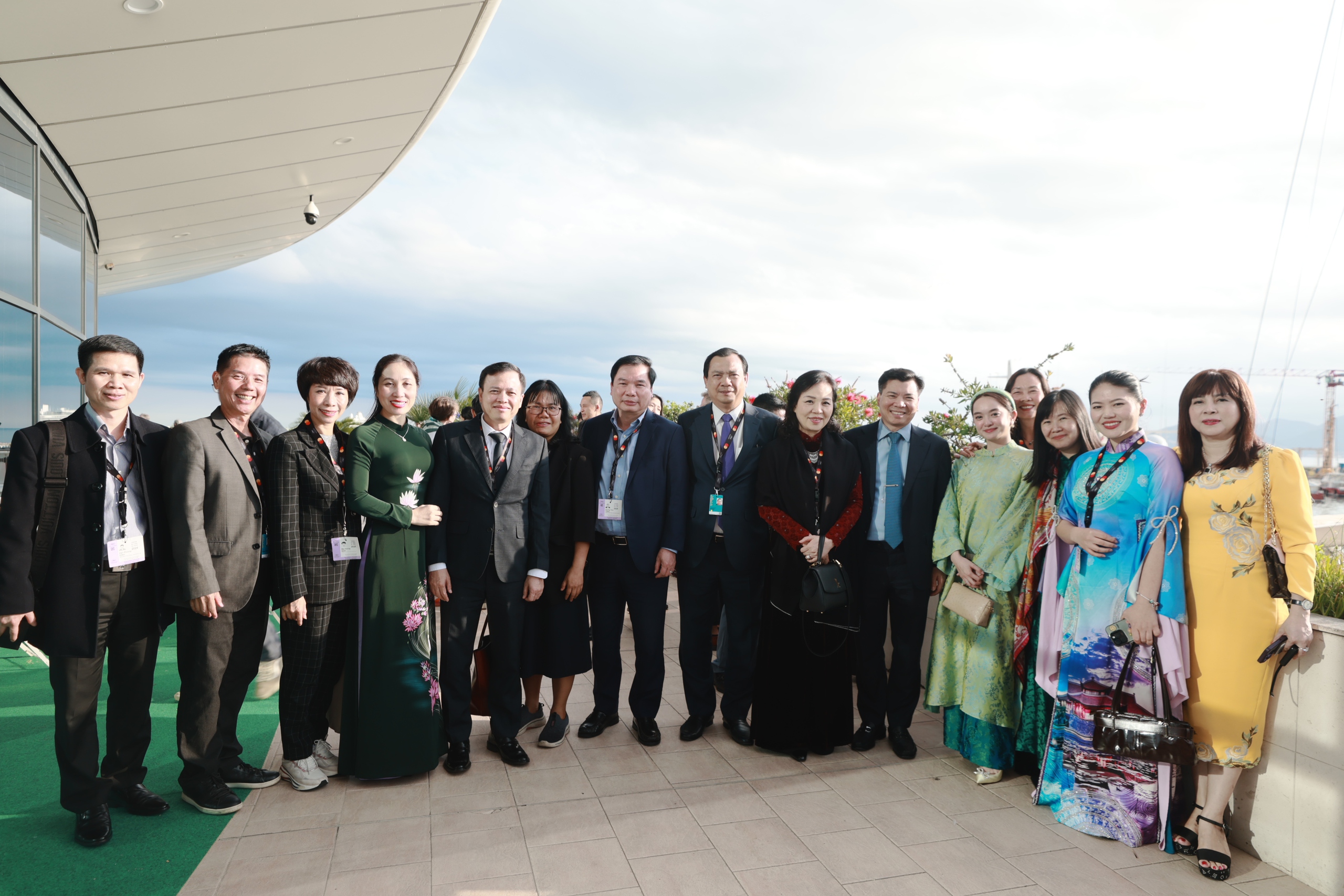 cac-nha-san-xuat-dien-vien-viet-tham-du-lhp-cannes--17475298275441488089429.jpg