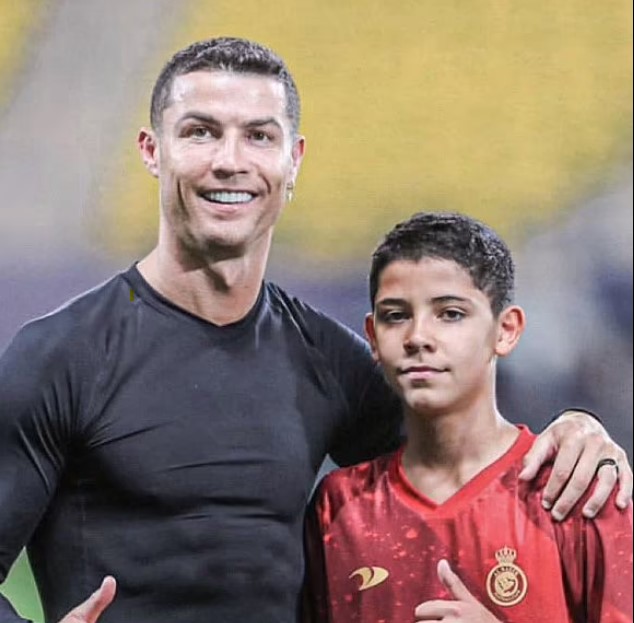 Con trai 14 tuổi của Ronaldo lập cú đúp cho đội trẻ quốc gia, tái hiện màn ăn mừng thương hiệu CR7 - Ảnh 2.