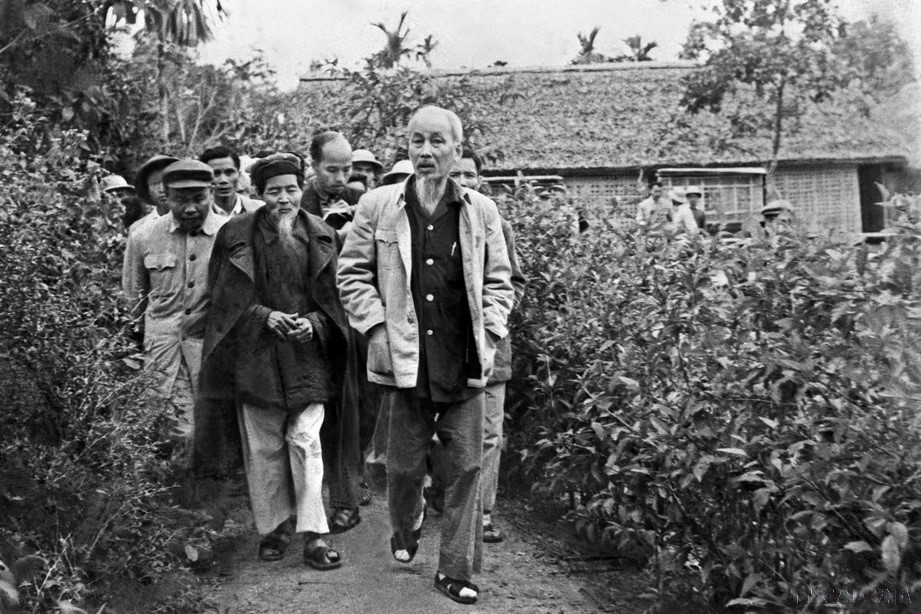 Công lao của Chủ tịch Hồ Chí Minh với dân tộc ta như non cao, biển rộng - Ảnh 2.
