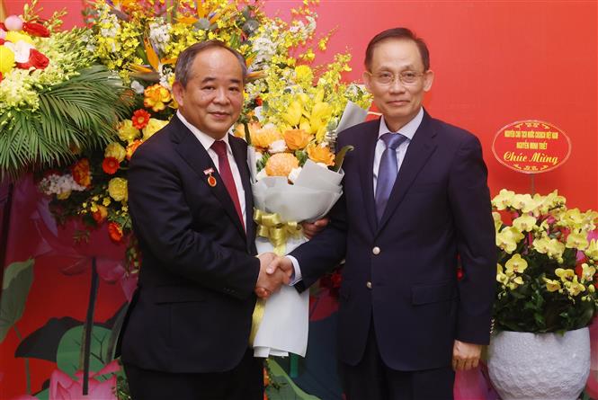 Chủ tịch nước dự lễ trao Huy hiệu 40 năm tuổi Đảng cho Chủ nhiệm Văn phòng Chủ tịch nước Lê Khánh Hải - Ảnh 3.
