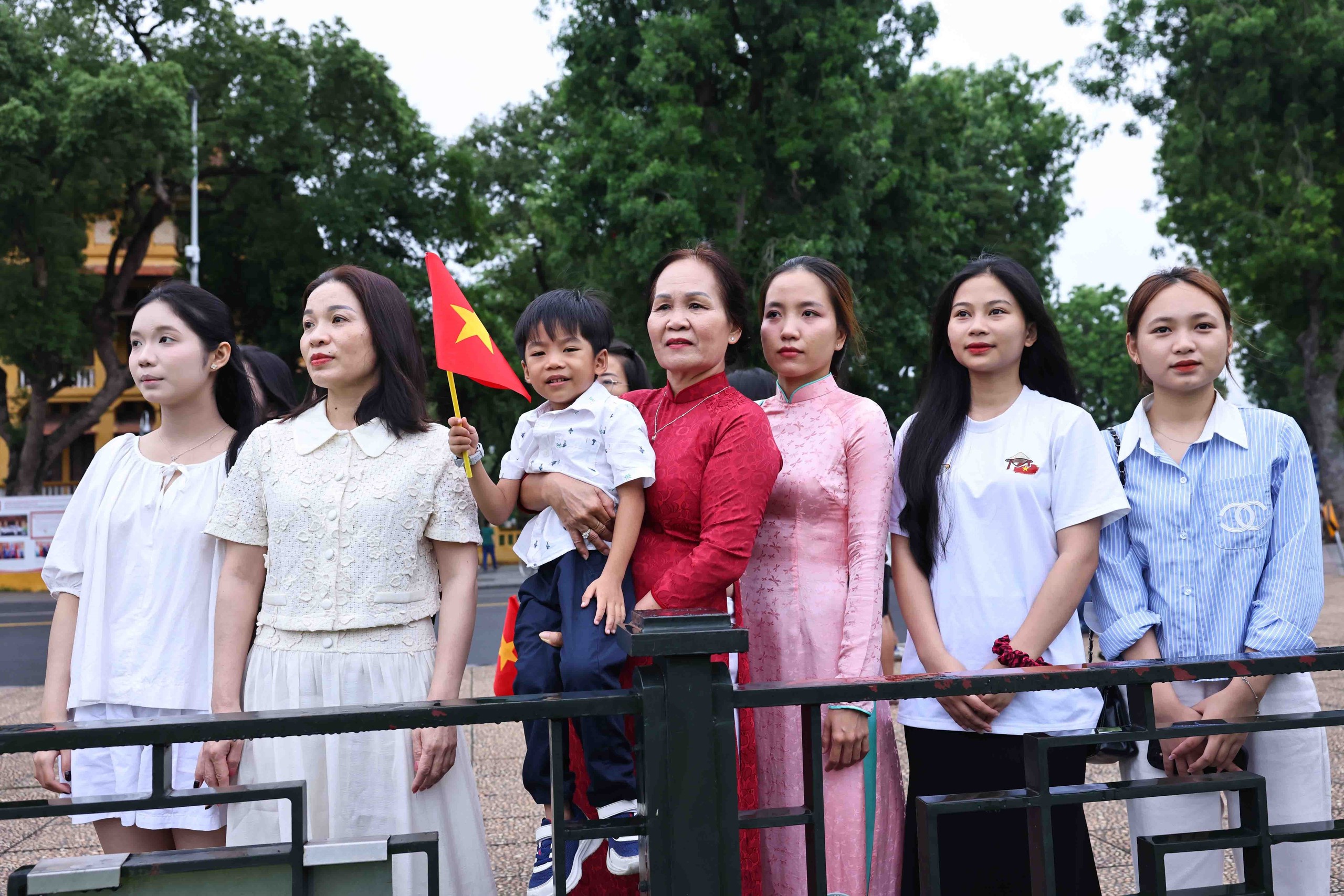 Lễ chào cờ đặc biệt tại Quảng trường Ba Đình kỷ niệm 135 năm Ngày sinh Chủ tịch Hồ Chí Minh - Ảnh 9.