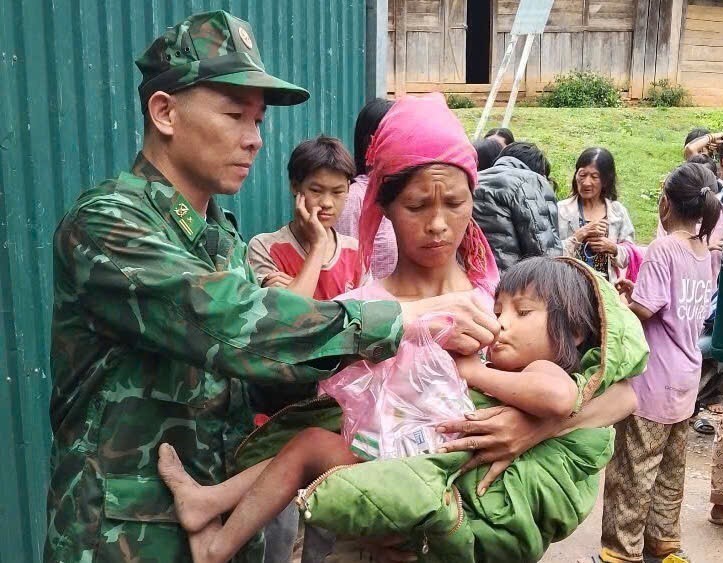 Lai Châu: Đã tìm thấy bé gái đi lạc 3 ngày trong rừng - Ảnh 1. Lai Châu: Đã tìm thấy bé gái đi lạc 3 ngày trong rừng - Ảnh 1.