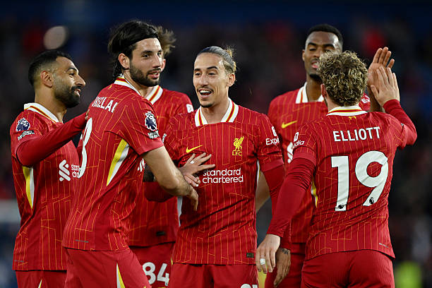 Liverpool vẫn đi vào lịch sử Premier League khi trở thành đội đầu tiên ghi từ 2 bàn trở lên trong 31 trận ở một mùa giải.