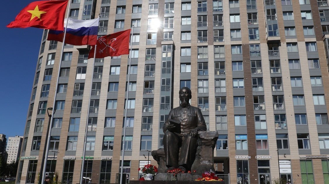 Tình yêu Việt Nam, Bác Hồ thông qua triển lãm tranh của cố họa sĩ Tuman Zhumabaev