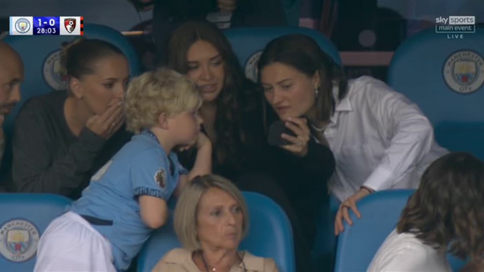 De Bruyne bỏ lỡ cơ hội khó tin, đến vợ con cũng ngỡ ngàng - Ảnh 3.
