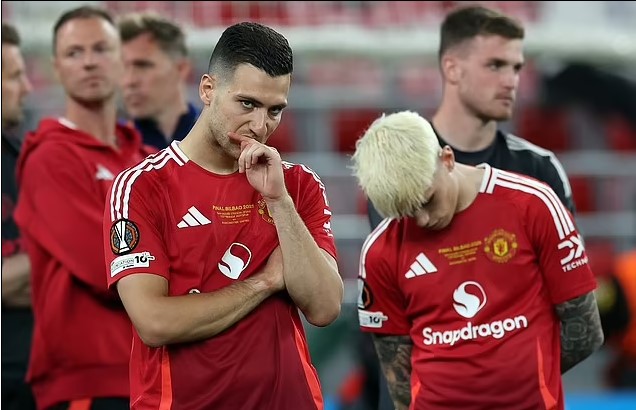 MU thiệt hại nặng nề sau thất bại ở chung kết Europa League - Ảnh 2. MU thiệt hại nặng nề sau thất bại ở chung kết Europa League - Ảnh 2.