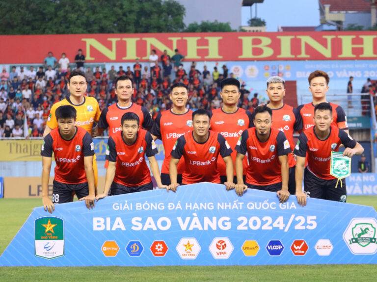 Văn Lâm, Hoàng Đức không lo mất suất dự V-League 2025/26 - Ảnh 1.